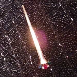 Vintage gold tone 5 gem rhinestone scepter shaped brooch